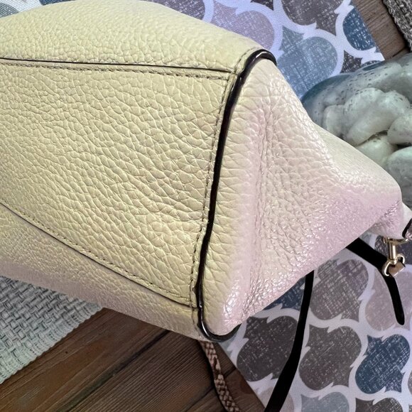 Coach F38992 Tote – Cream Pebbled Leather w/ Snakeskin Straps | Stylish & Roomy - Picture 5 of 8